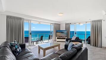 Luxury Apartment, Ocean View, Beachfront | Living area