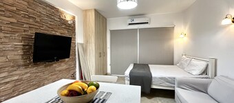 157 LIM - Stay Sunsea Studio