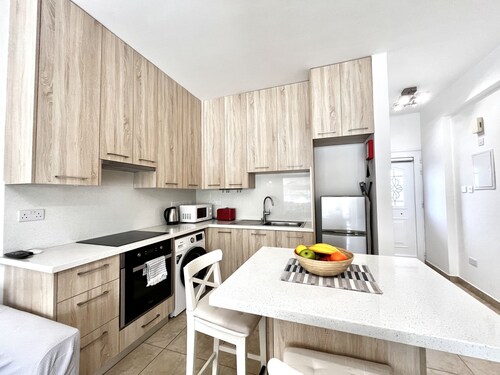 157 LIM - Stay Sunsea Studio