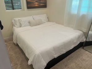 3 habitaciones, tabla de planchar con plancha, wifi y ropa de cama
