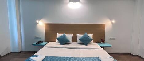 Habitación Deluxe, 1 cama de matrimonio, fumadores, vistas a la ciudad | Wifi gratis y ropa de cama