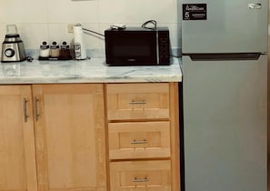 Micro-ondes, four, plaque de cuisson