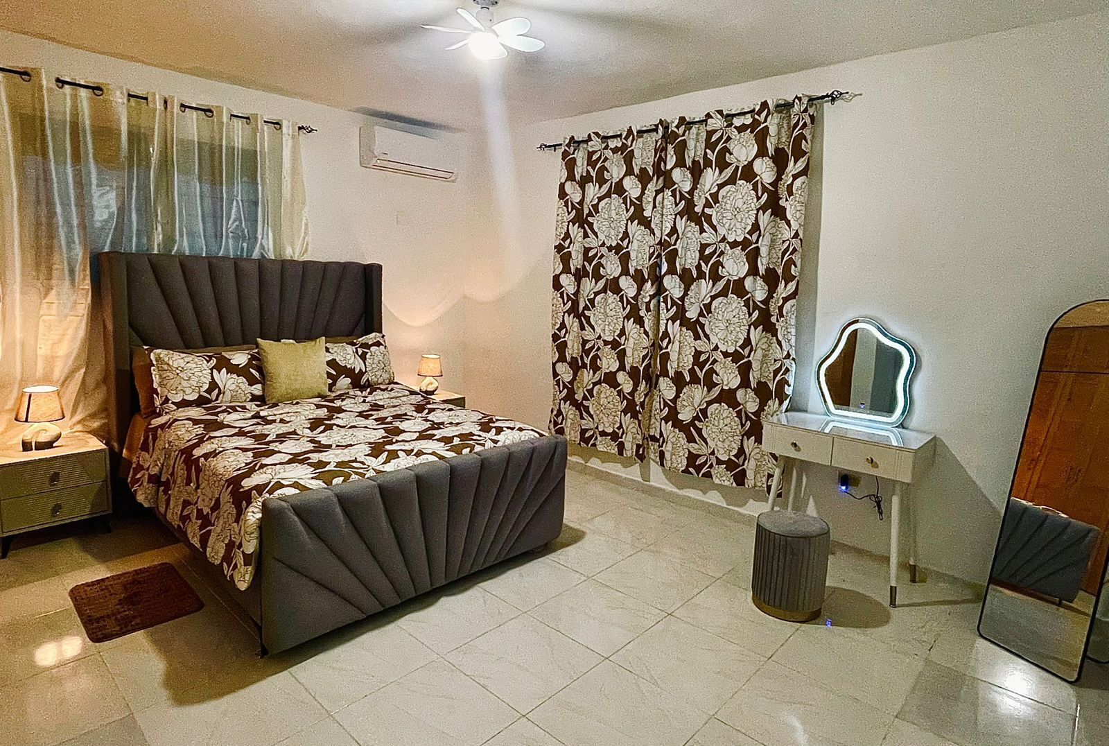 2 dormitorios, tabla de planchar con plancha, wifi y ropa de cama