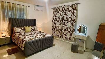 2 dormitorios, tabla de planchar con plancha, wifi y ropa de cama