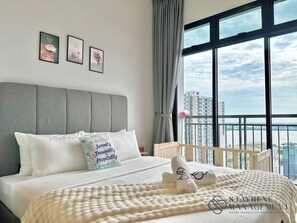 精緻開放式客房, 1 張加大雙人床, 陽台, 城市景觀 | 熨斗/熨衣板、免費無線上網