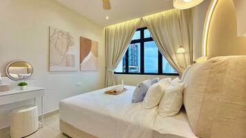 Exclusive-Apartment, 3 Schlafzimmer, Balkon, Stadtblick | Bügeleisen/Bügelbrett, kostenloses WLAN