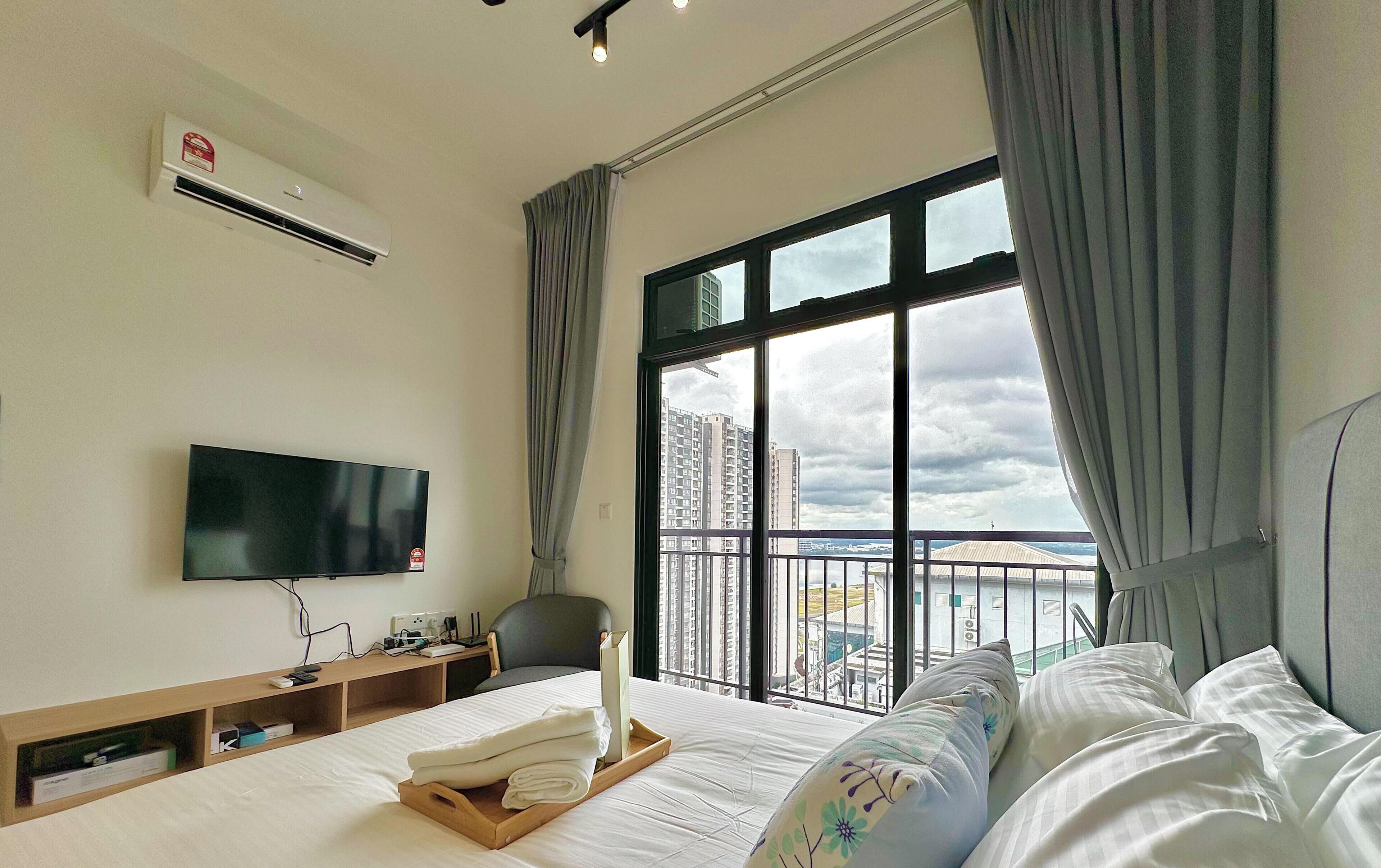 Elite Studio, 1 Queen Bed, Balcony, City View | Iron/ironing board, free WiFi