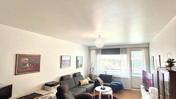 Apartment, 1 Bedroom, Accessible, Balcony | Living room