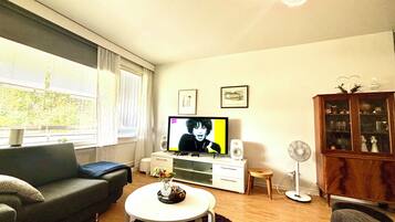 Apartment, 1 Bedroom, Accessible, Balcony | Living room