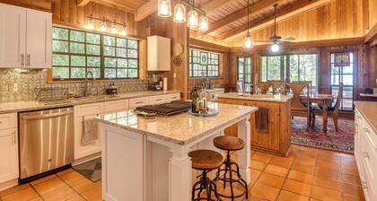 Little Lake George Hideaway w/ Furnished Boathouse
