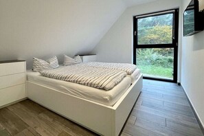 2 bedrooms, bed sheets