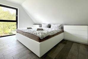 2 bedrooms, bed sheets