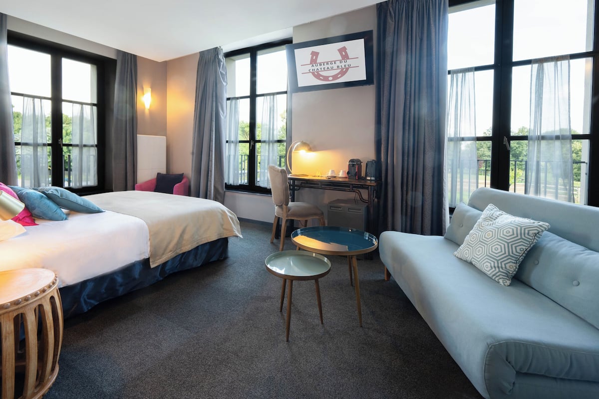 Deluxe Double Room | In-room safe, desk, laptop workspace, iron/ironing board