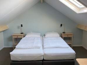 House | 3 bedrooms, individually furnished, bed sheets - Chalet in Friesland Near Large Lakes (Sint Nicolaasga)