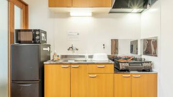 Fridge, microwave, stovetop, electric kettle