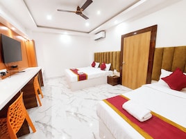 Habitación familiar doble, Aire acondicionado | Ropa de cama hipoalergénica, caja fuerte, escritorio