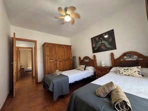 2 bedrooms, internet, bed sheets