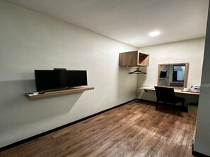 Habitación individual Deluxe, 1 cama individual | Escritorio, wifi gratis y ropa de cama 