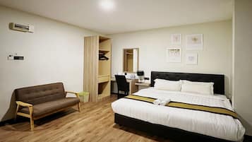 Deluxe Double Room, 1 Katil Ratu (Queen) | Meja, Wi-fi percuma, cadar katil