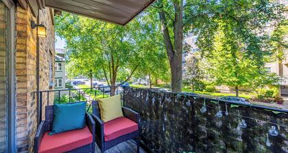 Casa Serenità: Downtown Forest Park, Close to Trains, Parking