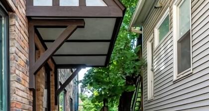 Casa Serenità: Downtown Forest Park, Close to Trains, Parking