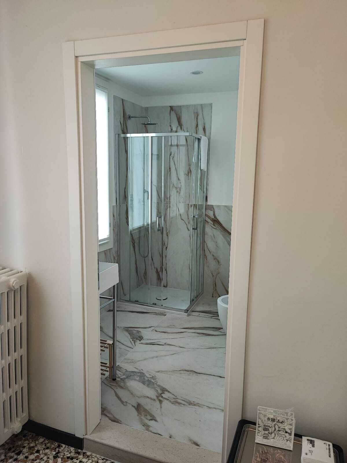 Comfort-Zimmer, Stadtblick | Badezimmer | Haartrockner, Handtücher, Seife, Shampoo