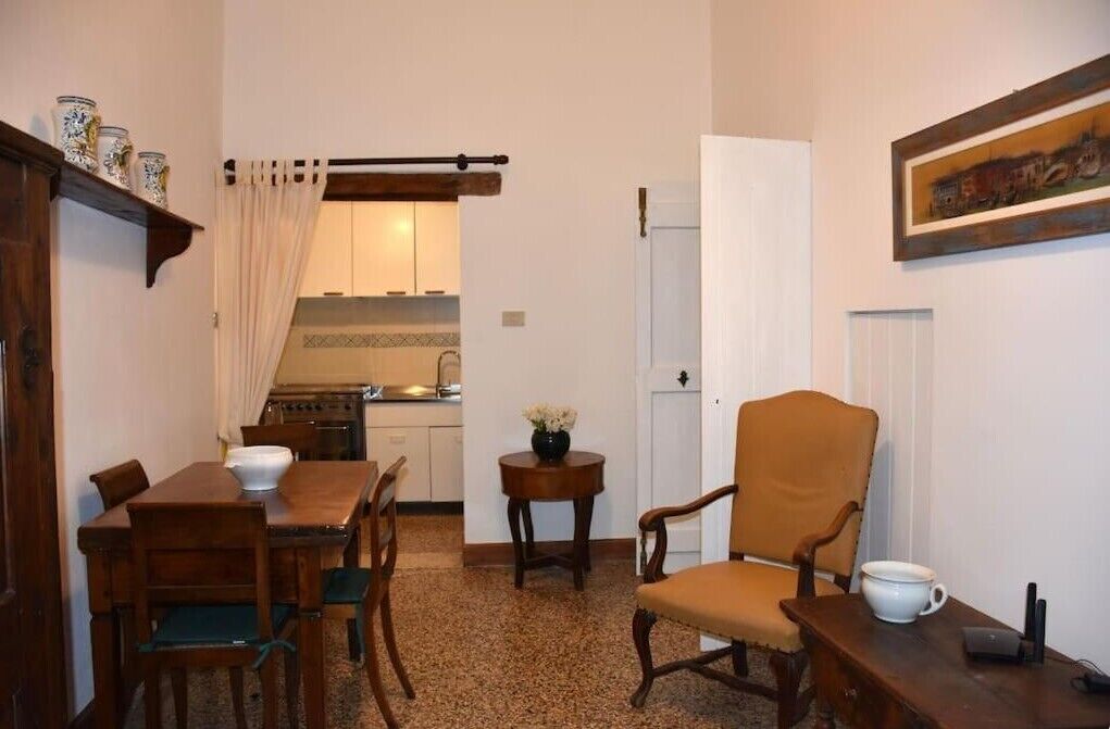 Comfort Apartment | Living area | 32-inch flat-screen TV with cable channels