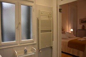Comfort-lejlighed | Badeværelse | Hårtørrer, håndklæder, Sæbe, Shampoo
