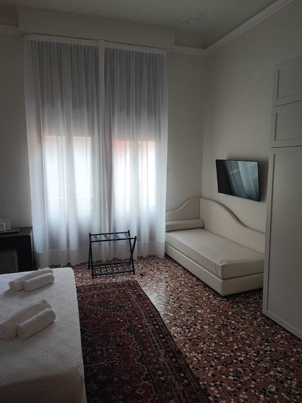 Classic Room, City View | Free WiFi