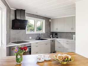 Fridge, microwave, oven, dishwasher - Utsikten by Interhome (Heberg)