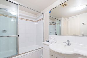Family Apartment, Patio, Ground Floor | Bathroom