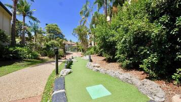 Mini-golf