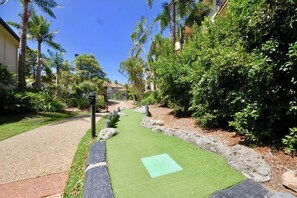 Mini-golf