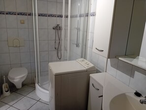 Dusche, Haartrockner, Handtücher