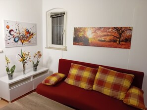 Fernseher, Kamin, Tischtennisplatte