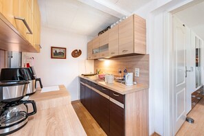 Refrigerador, microondas, placa de cocina, lavavajillas