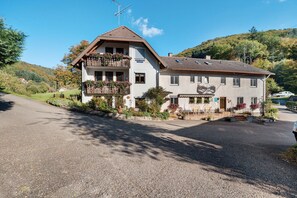 Exterior - Apartment 'No. 4 Bachstelze' with Shared Terrace, Shared Garden and Wi-Fi (Freiamt)