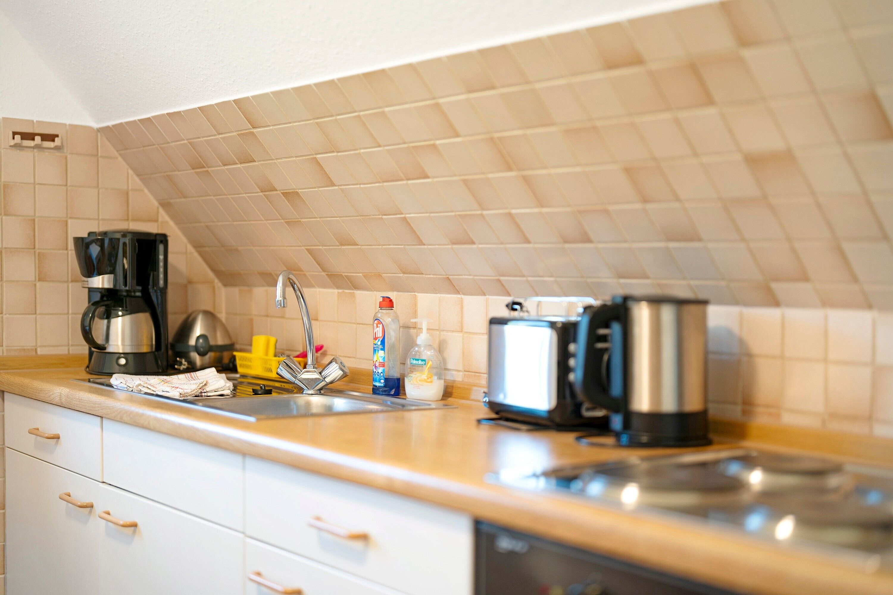 Køleskab, mikrobølgeovn, ovn, kogeplade