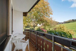 Property grounds - Apartment 'No. 2 Rotkelchen' with Shared Terrace, Shared Garden and Wi-Fi (Freiamt)