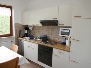Refrigerador, microondas, horno, placa de cocina