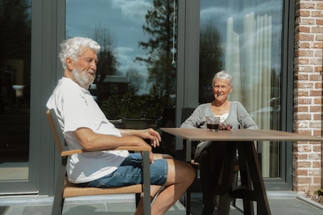 Outdoor dining. Camping Natuurlijk Limburg - Studio