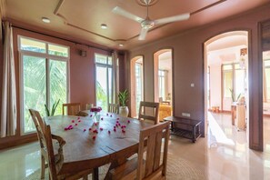Dining - 3-bedroom villa in brilliant Zanzibar with AC (zanzibar)