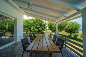 تناول الطعام بالخارج