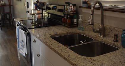 Rustic River Cabin 2-bedroom cabin in Branford near Santa Fe River