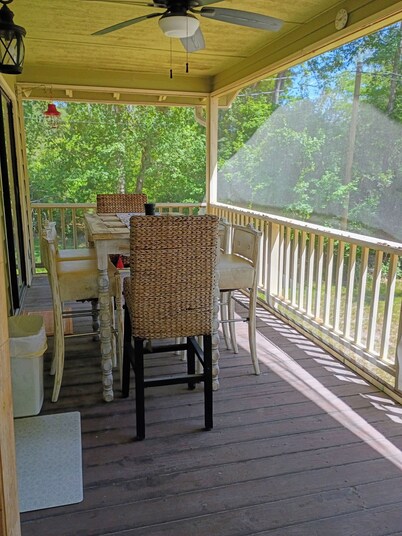 Rustic River Cabin 2-bedroom cabin in Branford near Santa Fe River