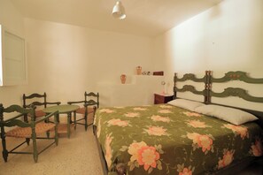 2 bedrooms, bed sheets