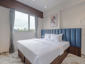 Desk, laptop workspace, free WiFi - HOTEL GOLDEN DAWN (Navi Mumbai)
