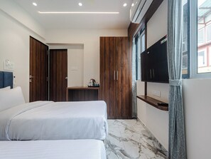 Living area - HOTEL GOLDEN DAWN (Navi Mumbai)