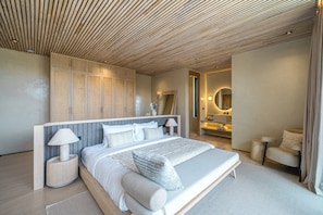 Villa Luxe, vue piscine | Coffres-forts dans les chambres, bureau