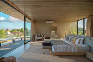 Villa Luxe, vue piscine | Coffres-forts dans les chambres, bureau